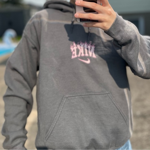Embroidered hoodie - Picture 2 of 2